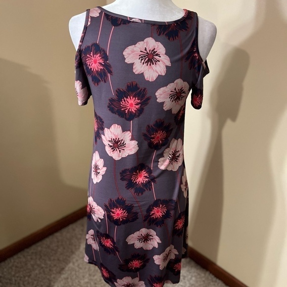 Maurices Purple Floral Cold Shoulder Dress Sz XS EUC - Picture 5 of 5